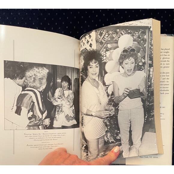 Elizabeth Taylor Hardcover Book Elizabeth Takes Off - Picture 6 of 6